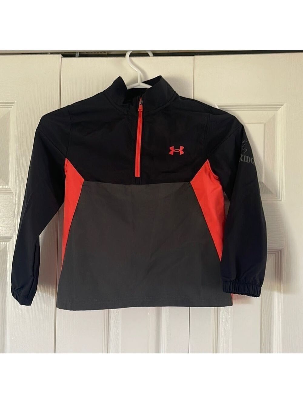 Kids Under Armour 1/4 Zip Size XS🥰🥰